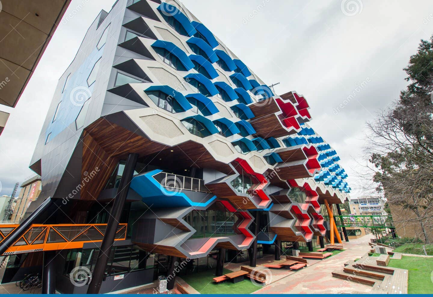 澳大利亚拉筹伯大学