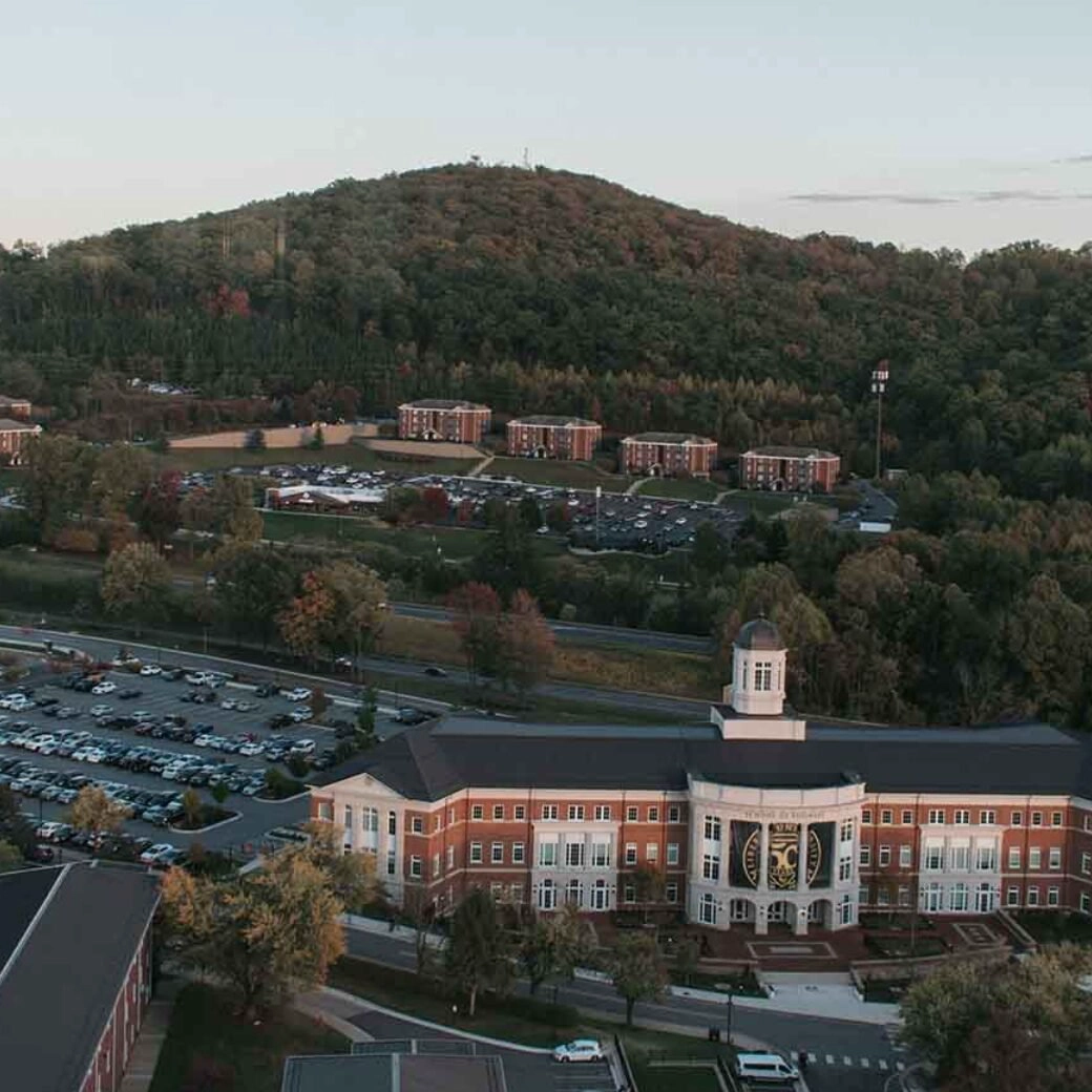 弗吉尼亚大学夏洛茨维尔分校