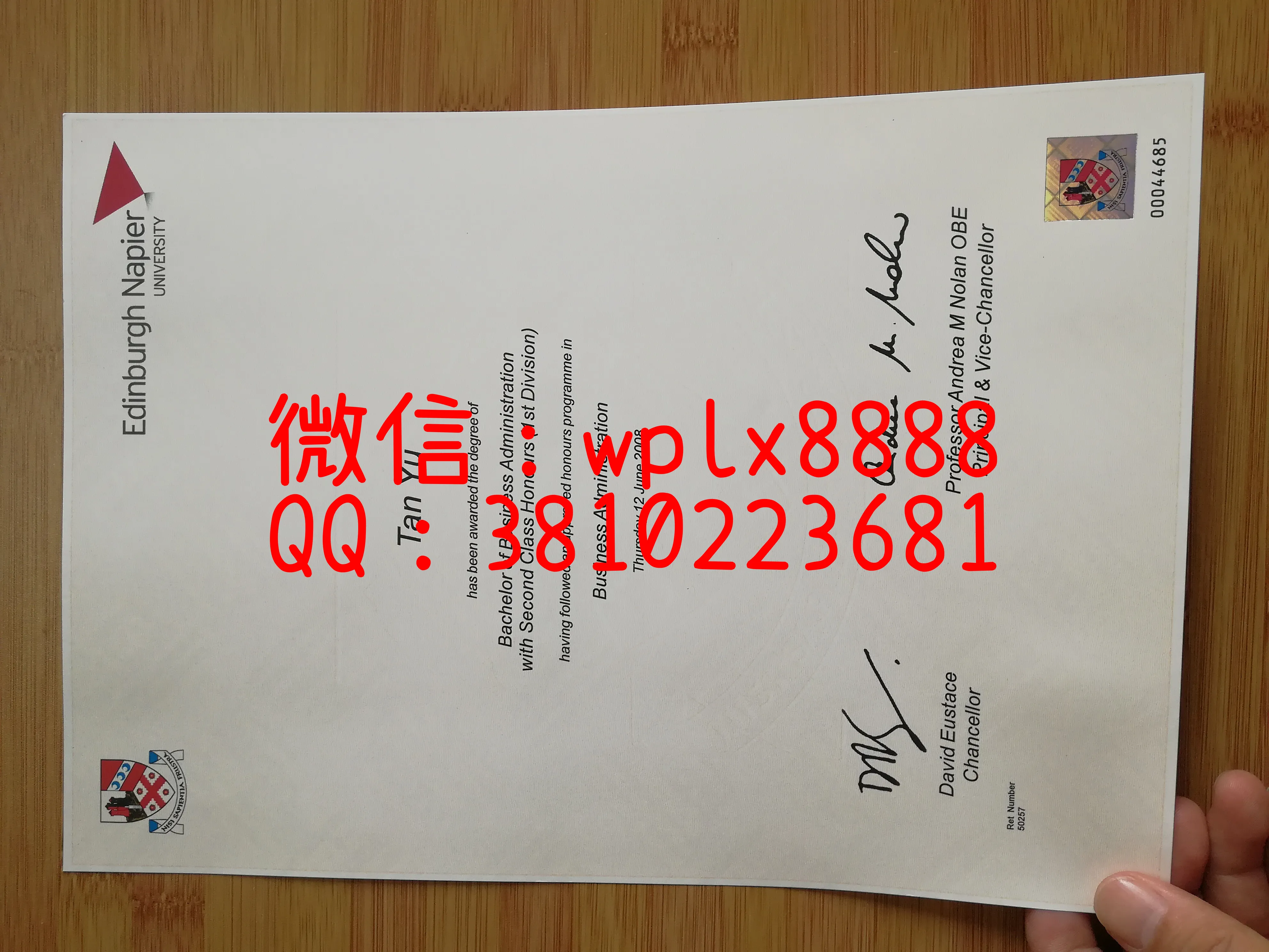 龙比亚大学毕业证特写